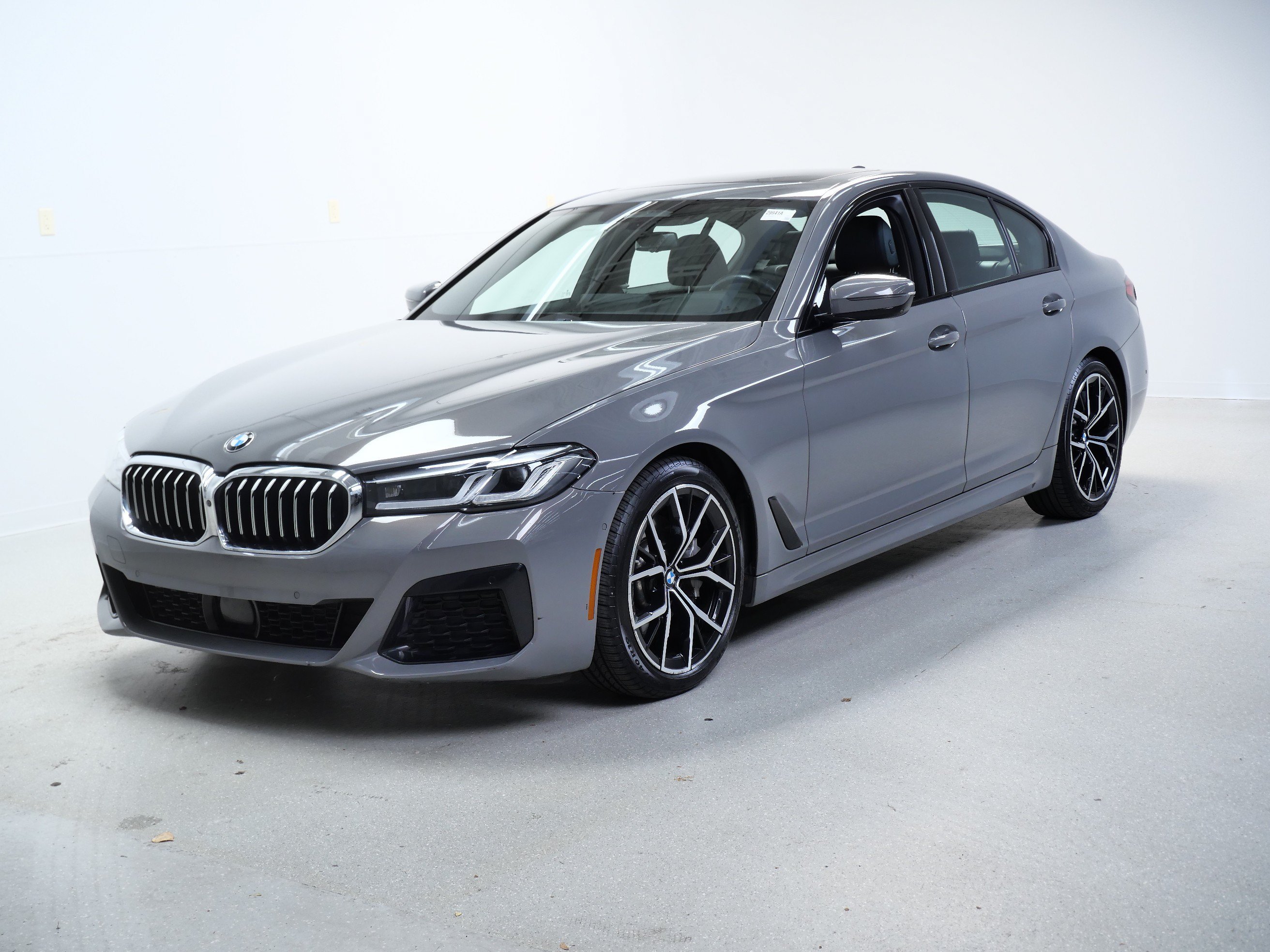 Used 2021 Bernina Grey Amber Effect Metallic BMW 530i xDrive image 8