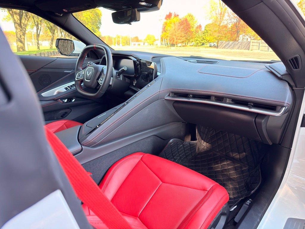 Used 2021 White Chevrolet Stingray image 29