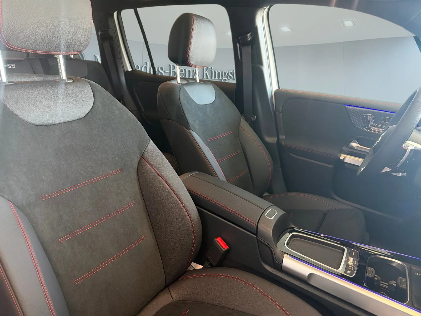 New 2026 White Mercedes-Benz Glb 250 4matic Suv image 31