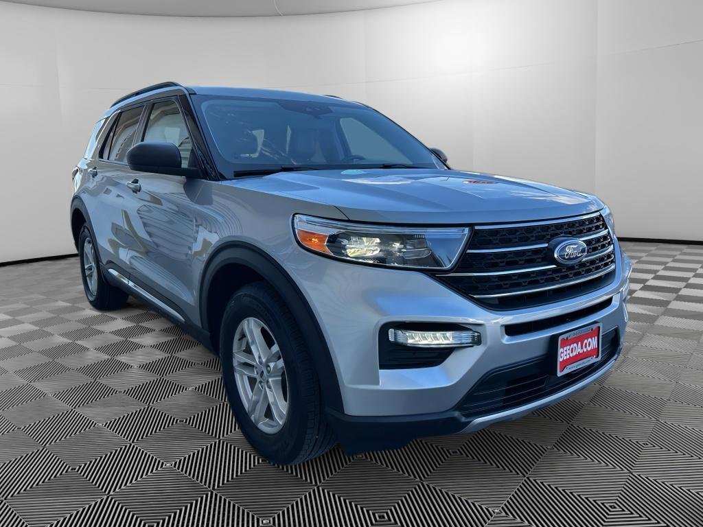 Used 2024 Iconic Silver Metallic Ford XLT image 3