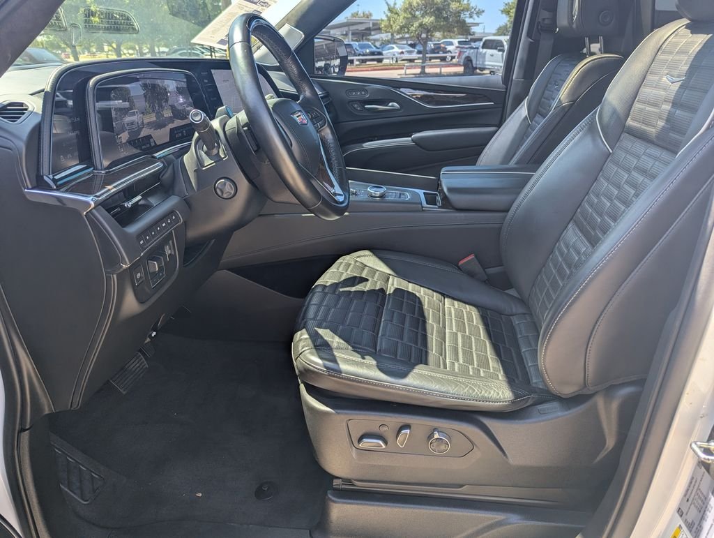 Used 2023 White Cadillac Sport Platinum image 16
