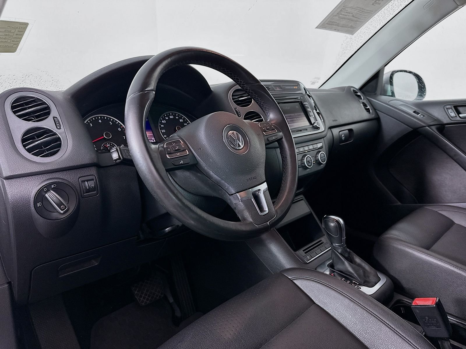 Used 2013 Reflex Silver Metallic Volkswagen SE image 10