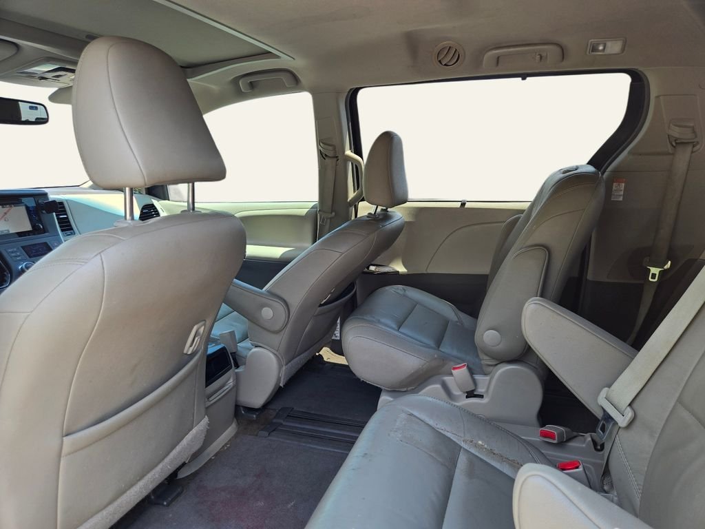 Used 2015 Black Toyota XLE image 16