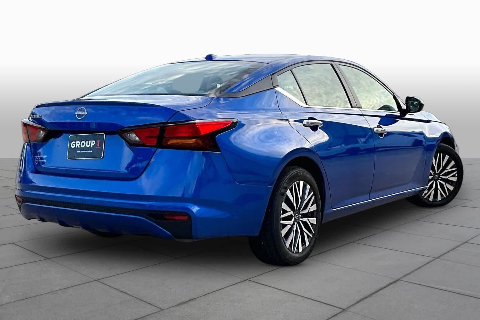 Used 2025 Bluestone Pearl Nissan SV image 11