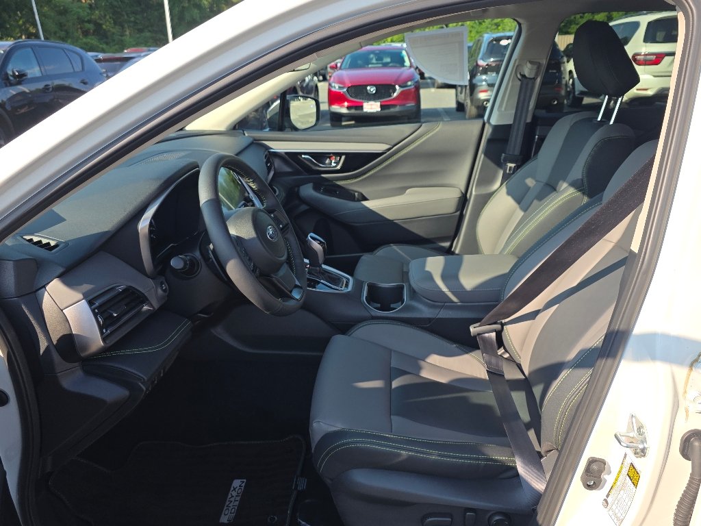 Used 2025 Crystal White Pearl Subaru Onyx Edition image 33