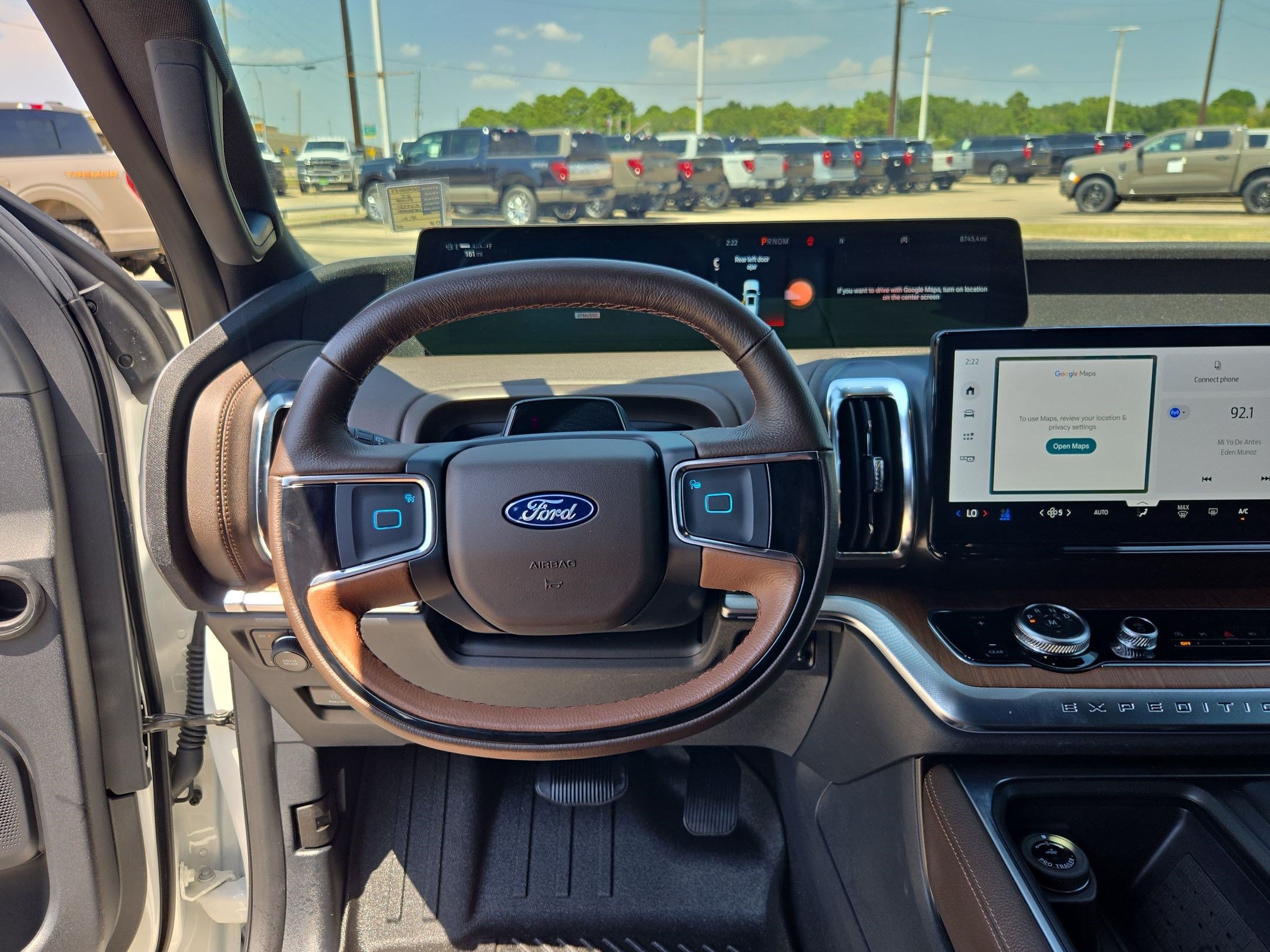 Used 2025 White Metallic Ford King Ranch image 24