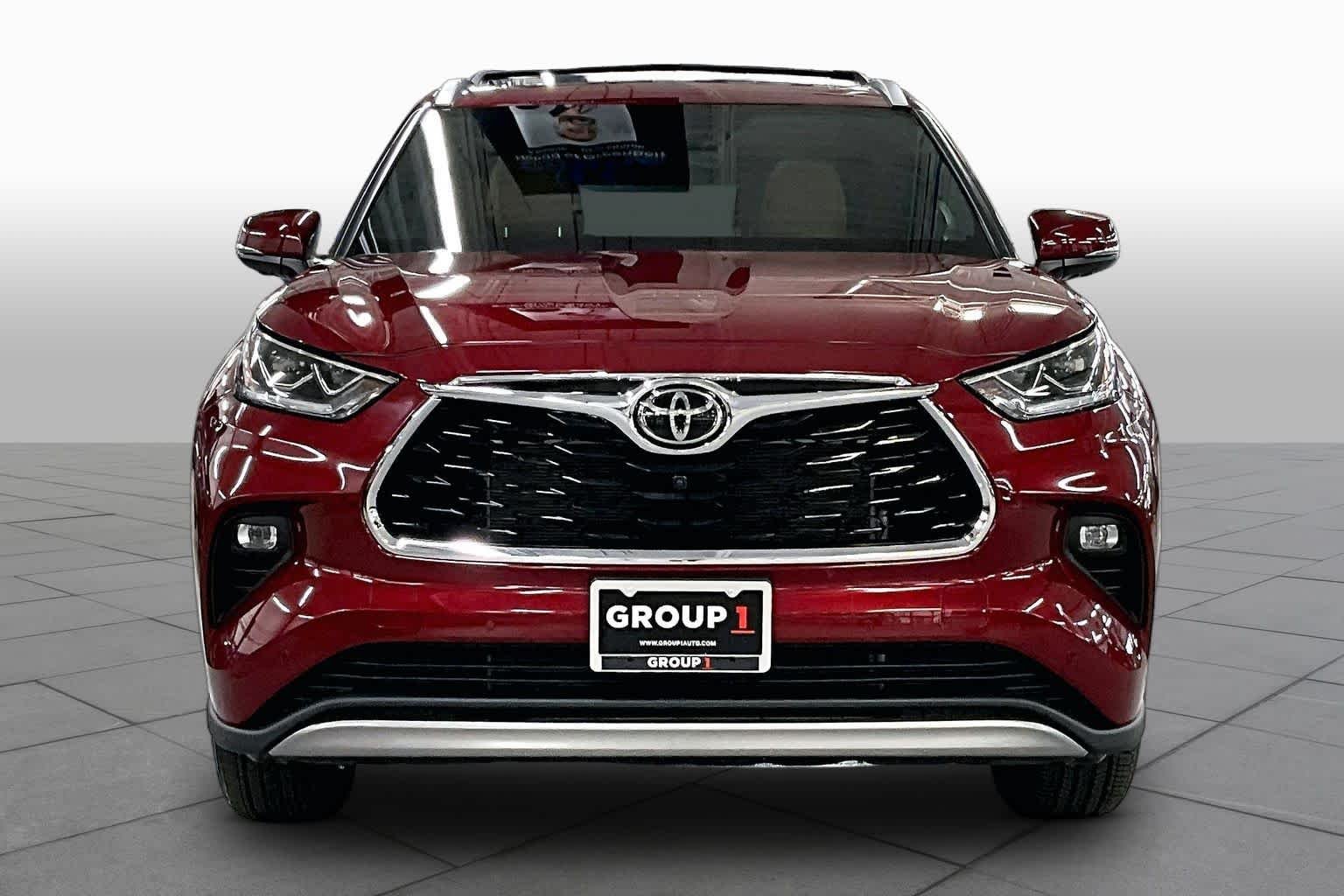 Used 2025 Ruby Flare Pearl Toyota Platinum image 4