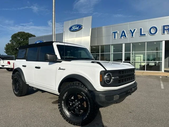 Used 2023 Oxford White Ford Base image 1