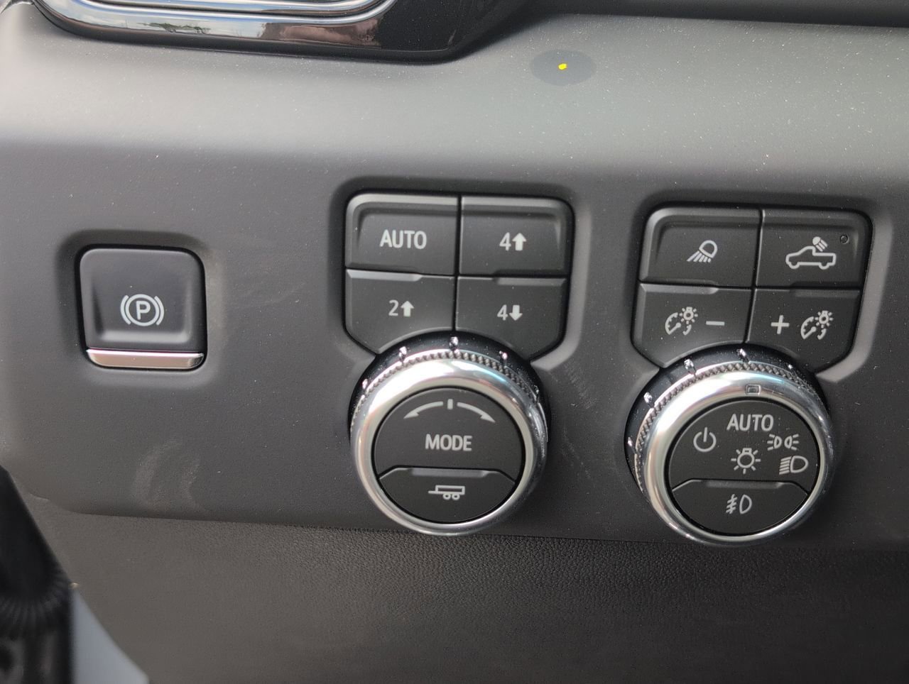 2026 GMC Sierra 1500 AT4X - Photo 18