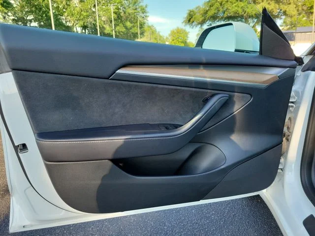Used 2023 White Tesla Base image 9