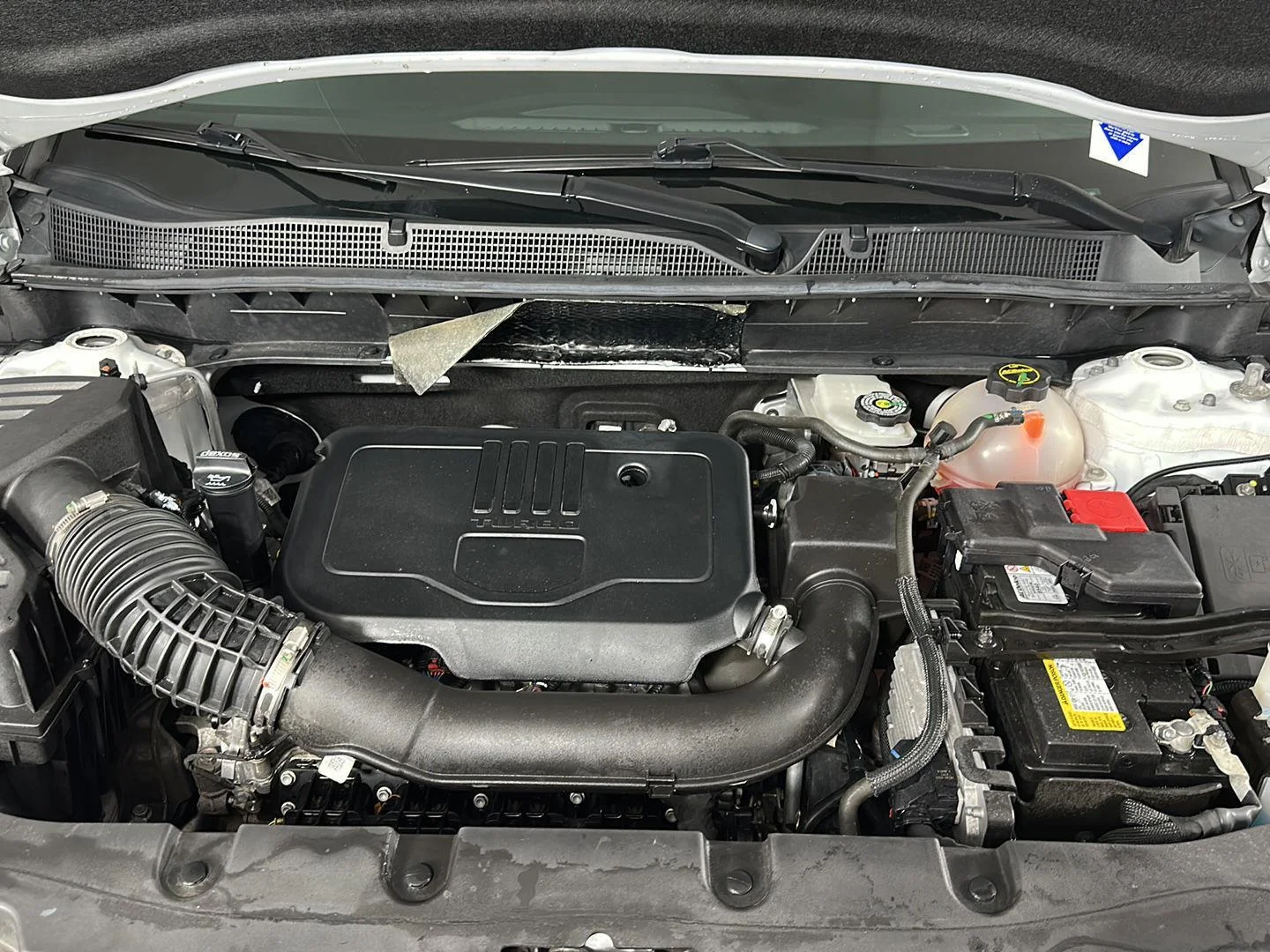 Used 2024 Summit White Chevrolet LT image 6