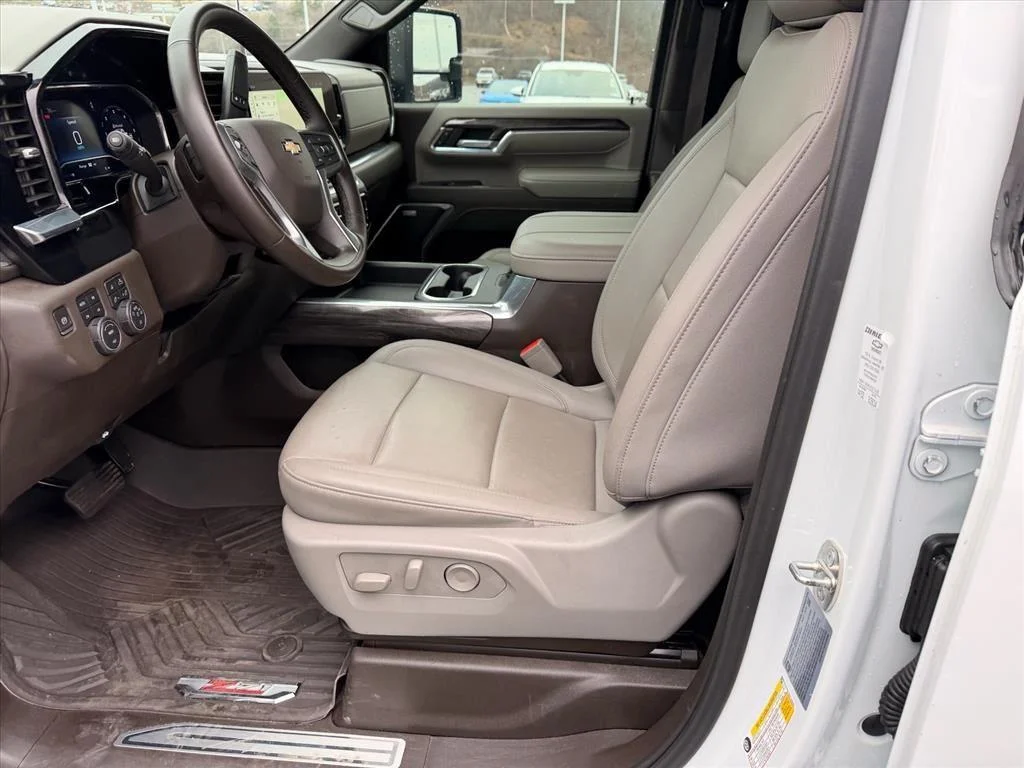 Used 2024 Summit White Chevrolet LTZ image 11