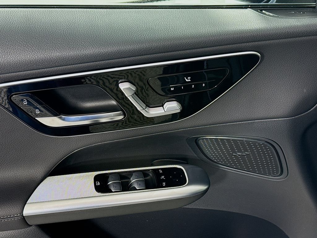 Used 2026 Black Mercedes-Benz GLC 300 image 18