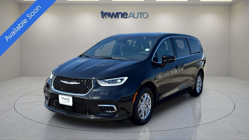 2026 Chrysler Pacifica Select's photo