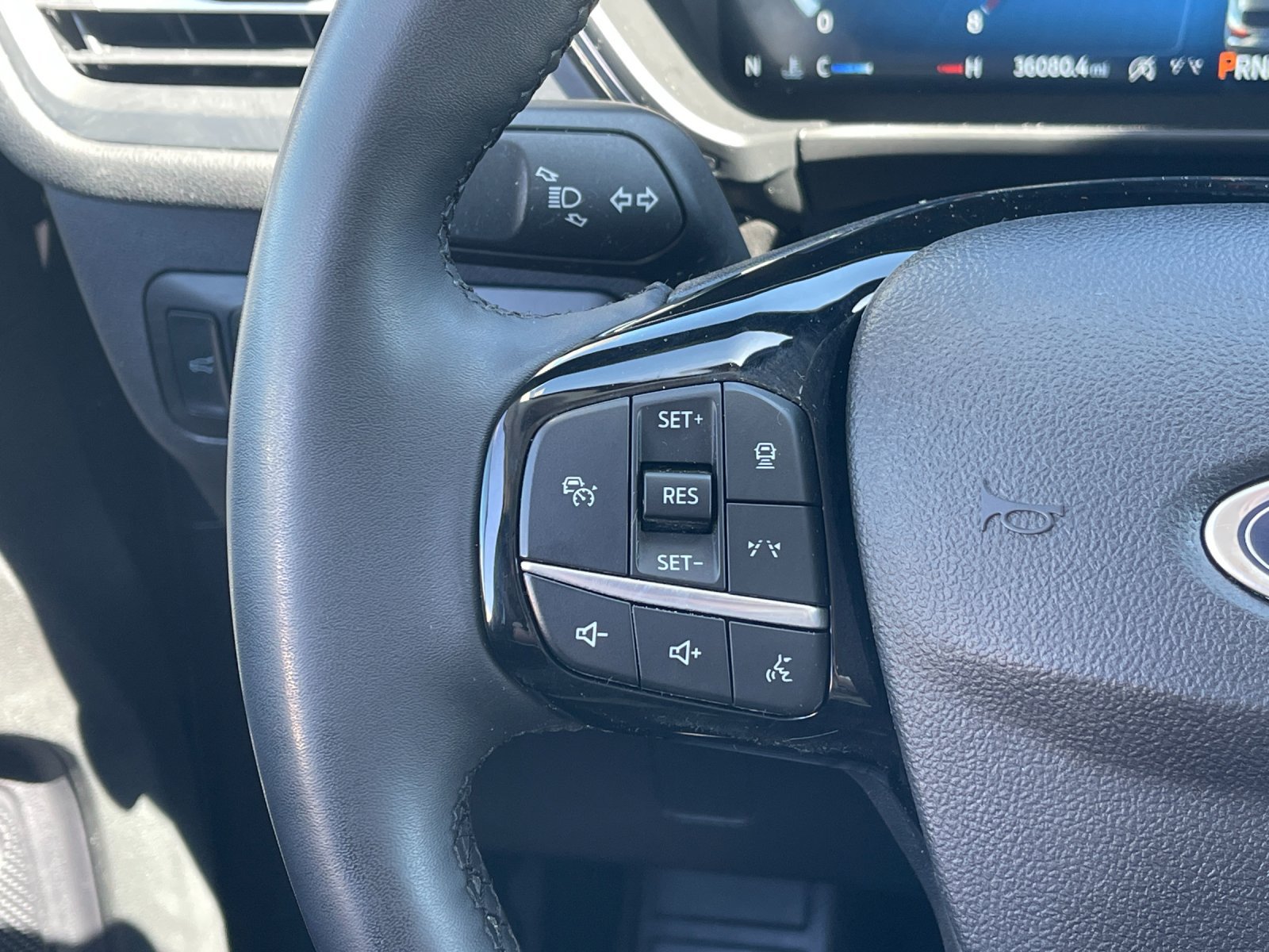 Used 2024  Ford Platinum image 26