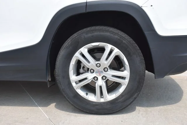 Used 2024 White GMC SLE image 8