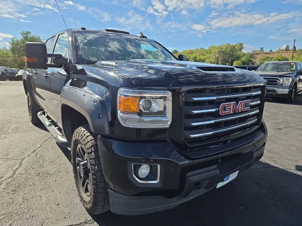 Used 2019 Black GMC SLT image 4