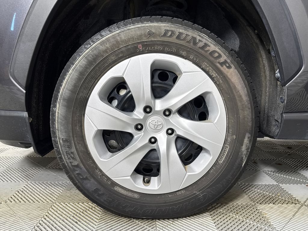2025 Toyota RAV4 LE - Photo 22
