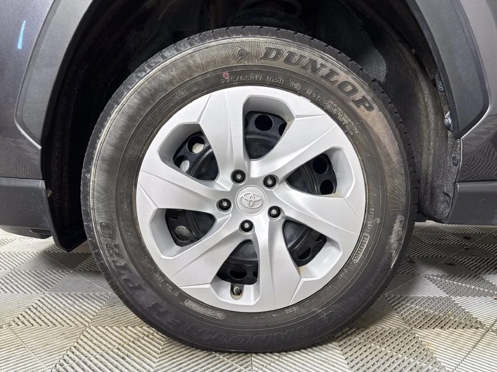2025 Toyota RAV4 LE - Photo 22