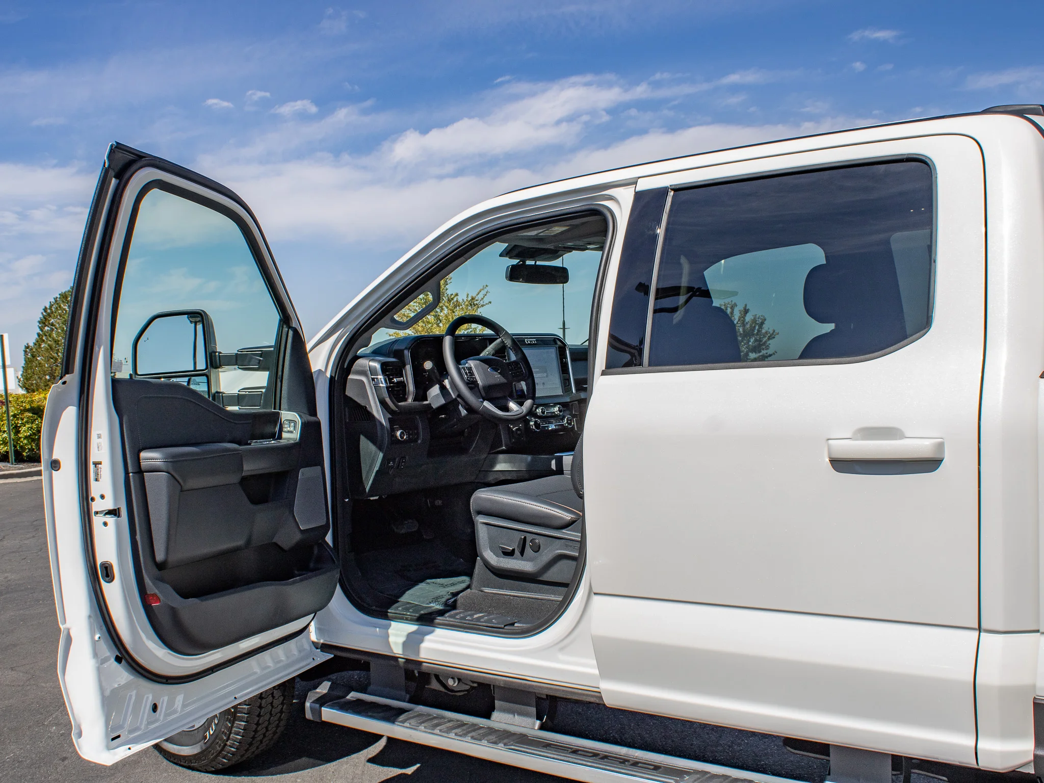 New 2026 Star White Metallic Tri-Coat Ford F-250® Lariat® image 26