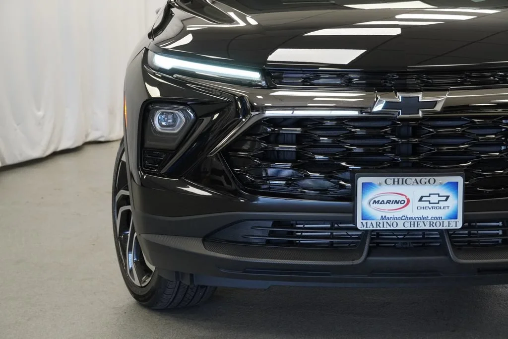 New 2026 Mosaic Black Metallic Chevrolet RS image 32
