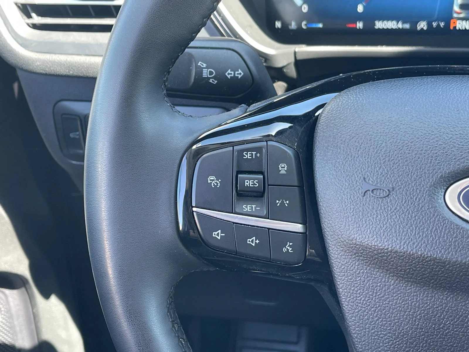 Used 2024  Ford Platinum image 26