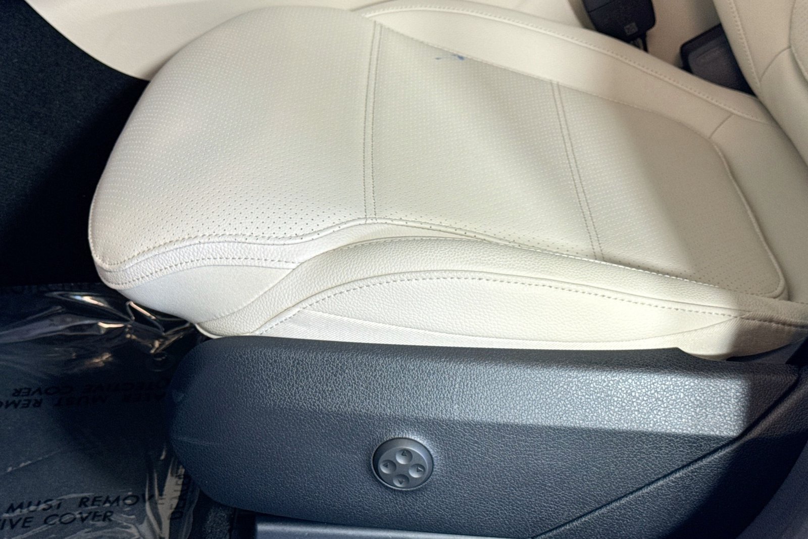 New 2026 Polar White Mercedes-Benz GLC 300 image 17