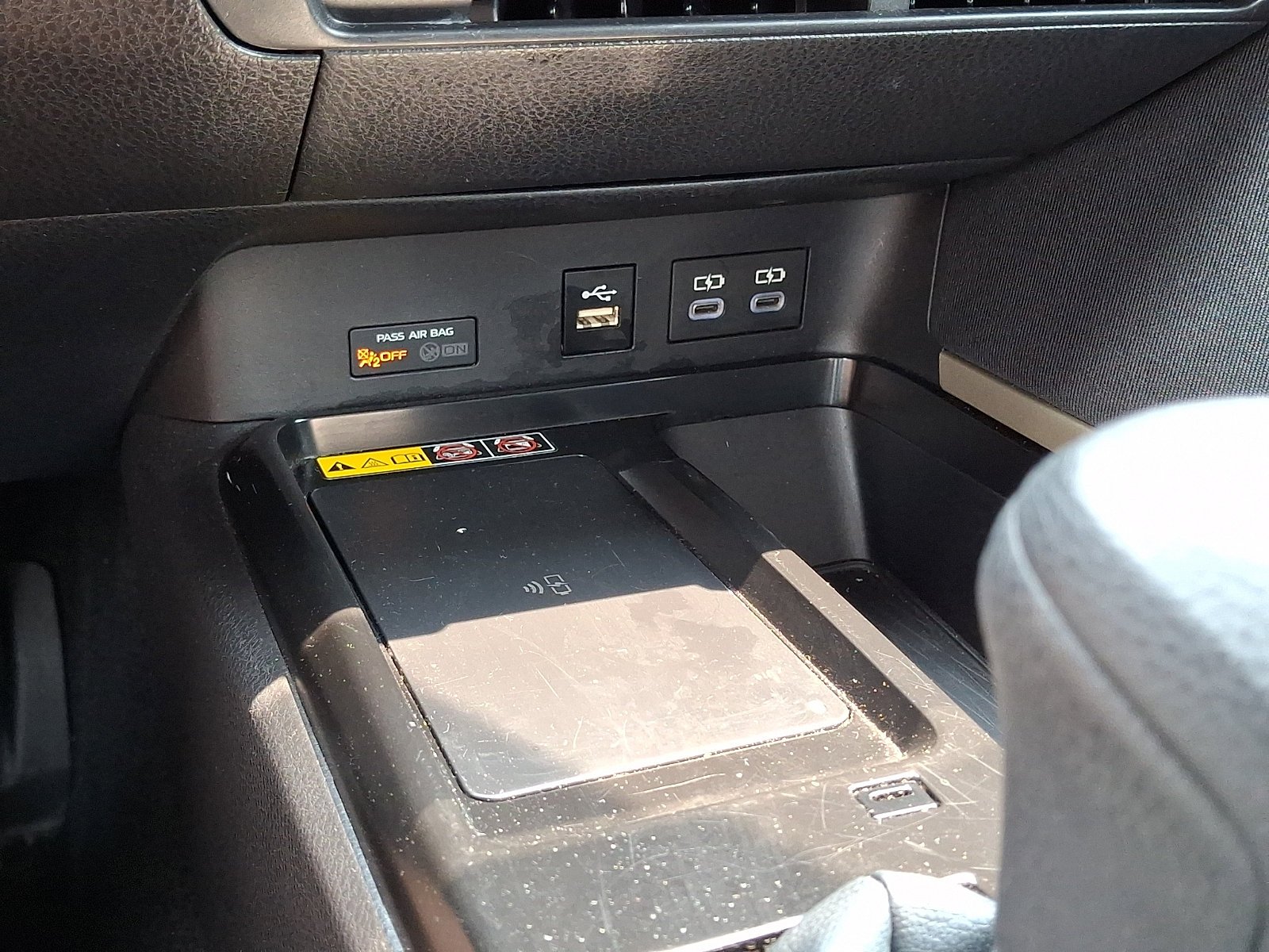 Used 2025 Wind Chill Pearl   089 Toyota LE image 24