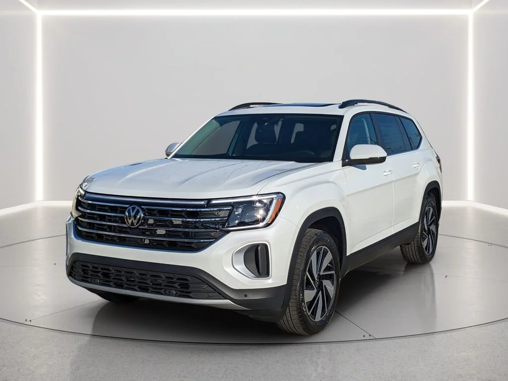 New 2026 White/off-white Volkswagen SE w/Technology image 4