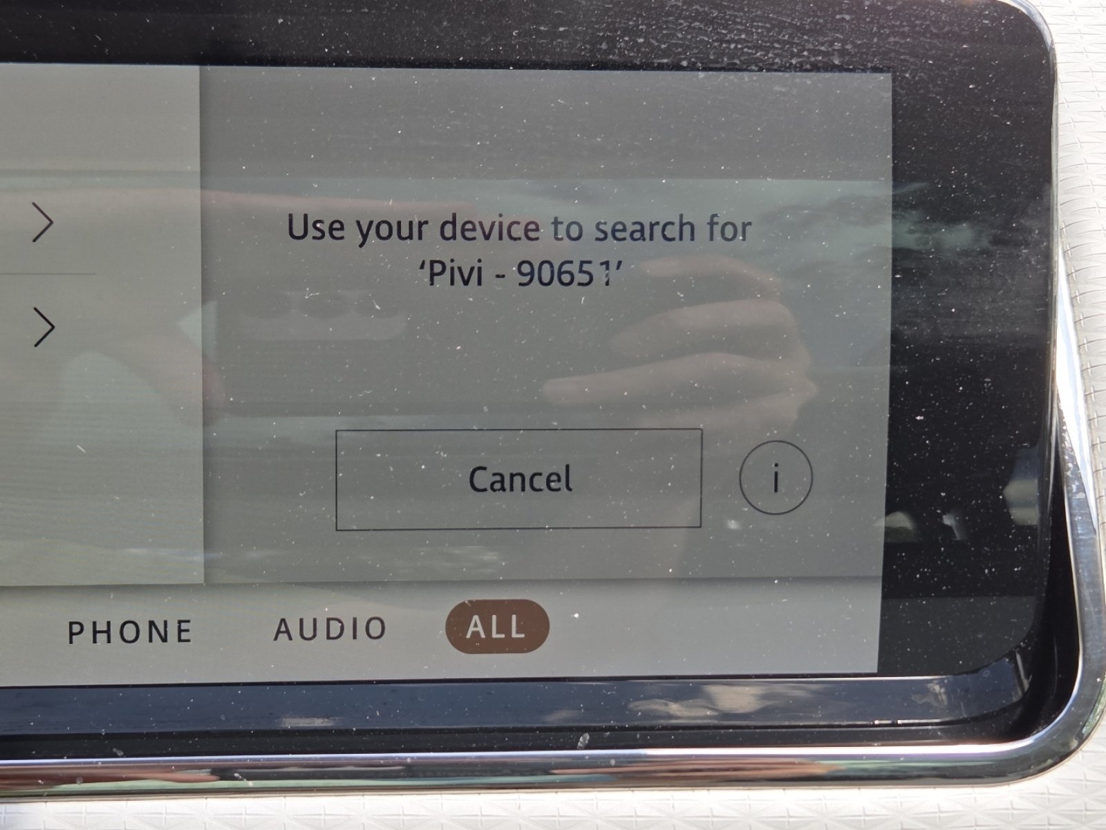 Used 2023 Fuji White Land Rover Dynamic image 10