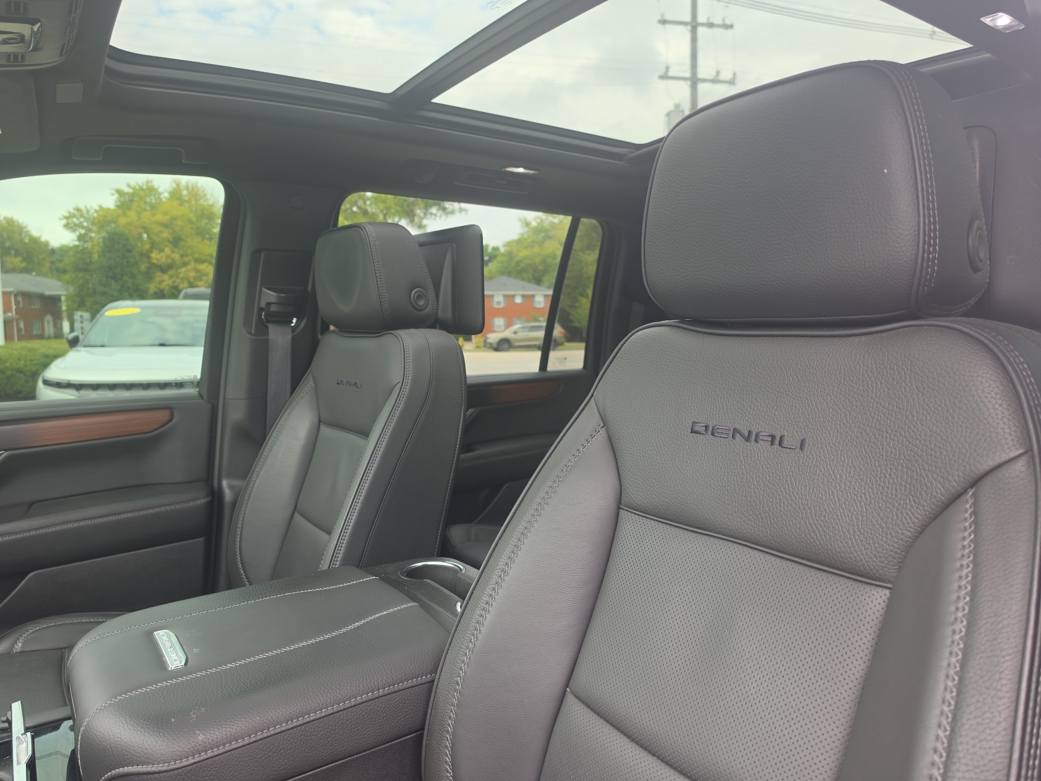 Used 2026 Onyx Black GMC Denali image 8