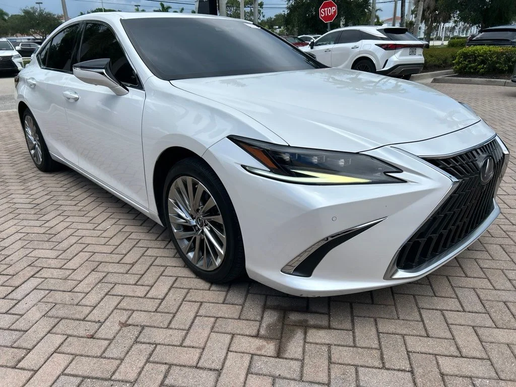 Certified Used 2022 EMINENT WHITE PEARL Lexus 300h Ultra Luxury image 1
