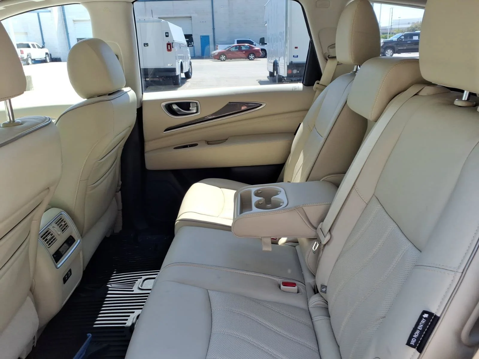 Used 2019 Majestic White INFINITI LUXE image 28