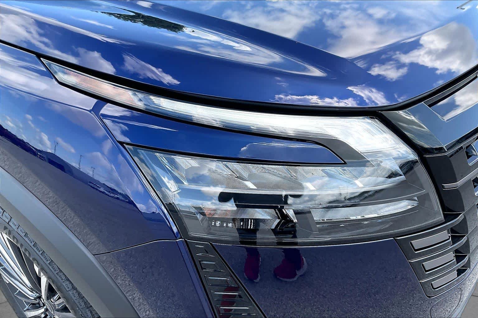 Used 2026 Deep Ocean Blue Pearl Nissan Platinum image 28