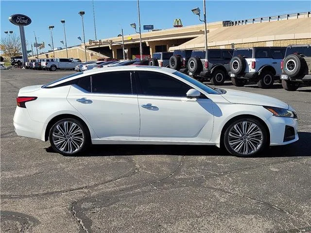 Used 2024 Pearl White Tricoat Nissan 2.5 SL image 5