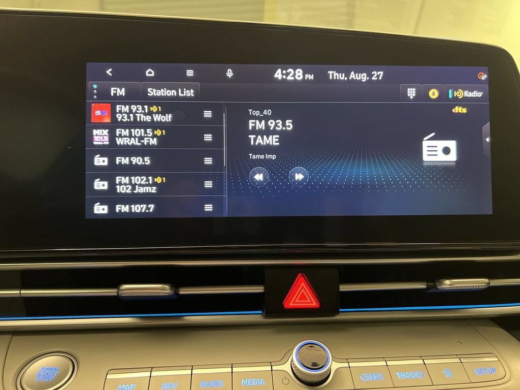 2025 Hyundai Elantra Limited - Photo 16