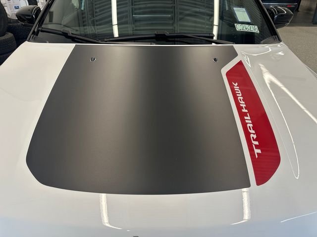 New 2026 Bright White Clear-Coat Exterior Paint Jeep Trailhawk image 18