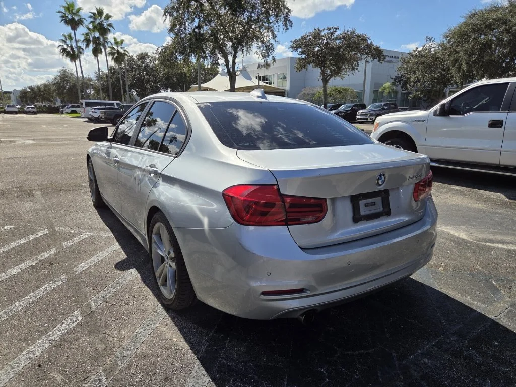 Used 2016 Glacier Silver Metallic BMW 320i image 4