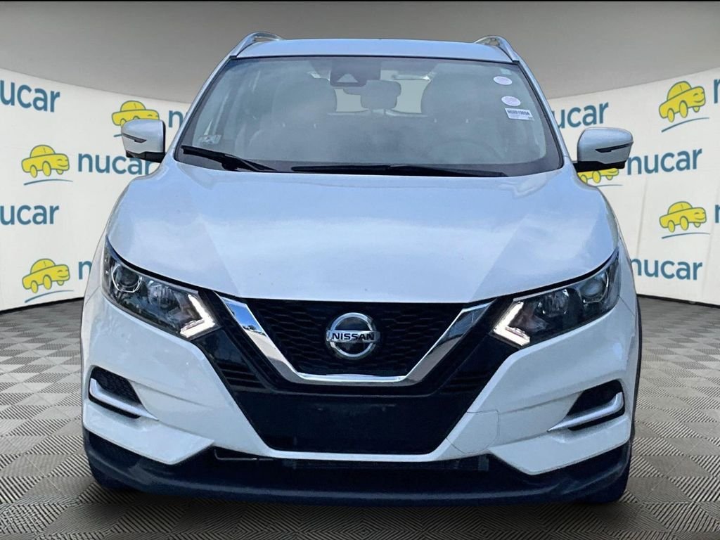 Used 2022 White Nissan SL image 2