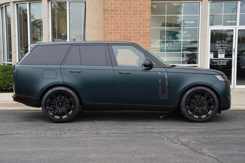 New 2026 British Racing Green Satin Land Rover SE image 7