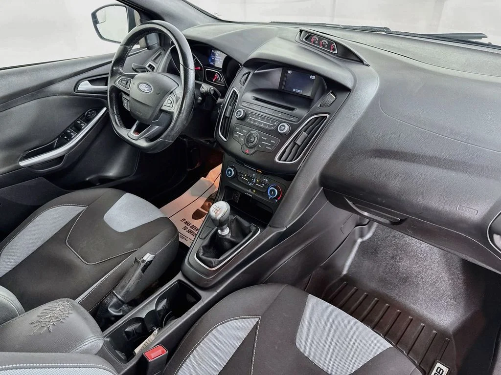 Used 2015 Magnetic Ford ST image 32