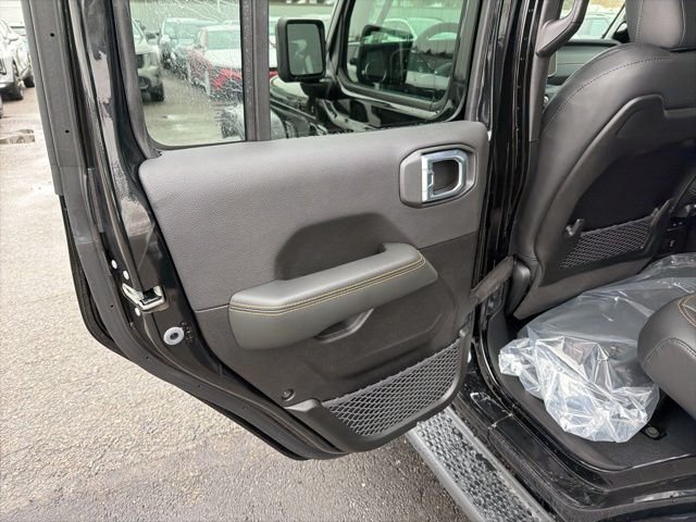 New 2026 Black Clear-Coat Exterior Paint Jeep Sahara image 14