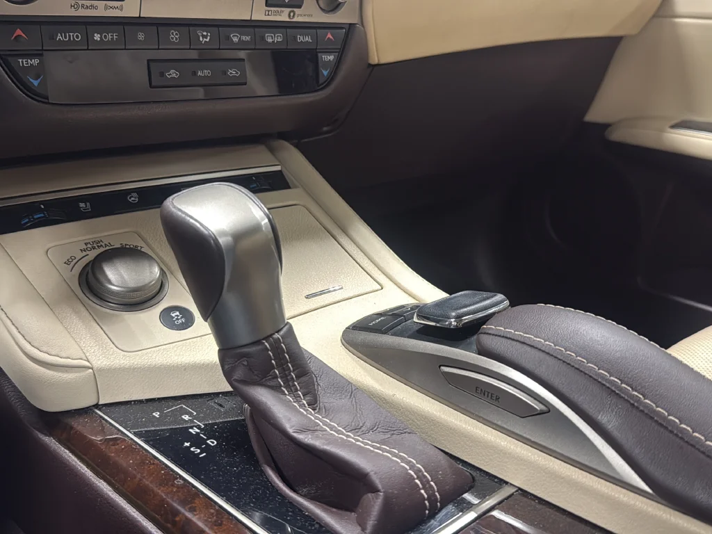 Used 2017 White Lexus 350 image 20