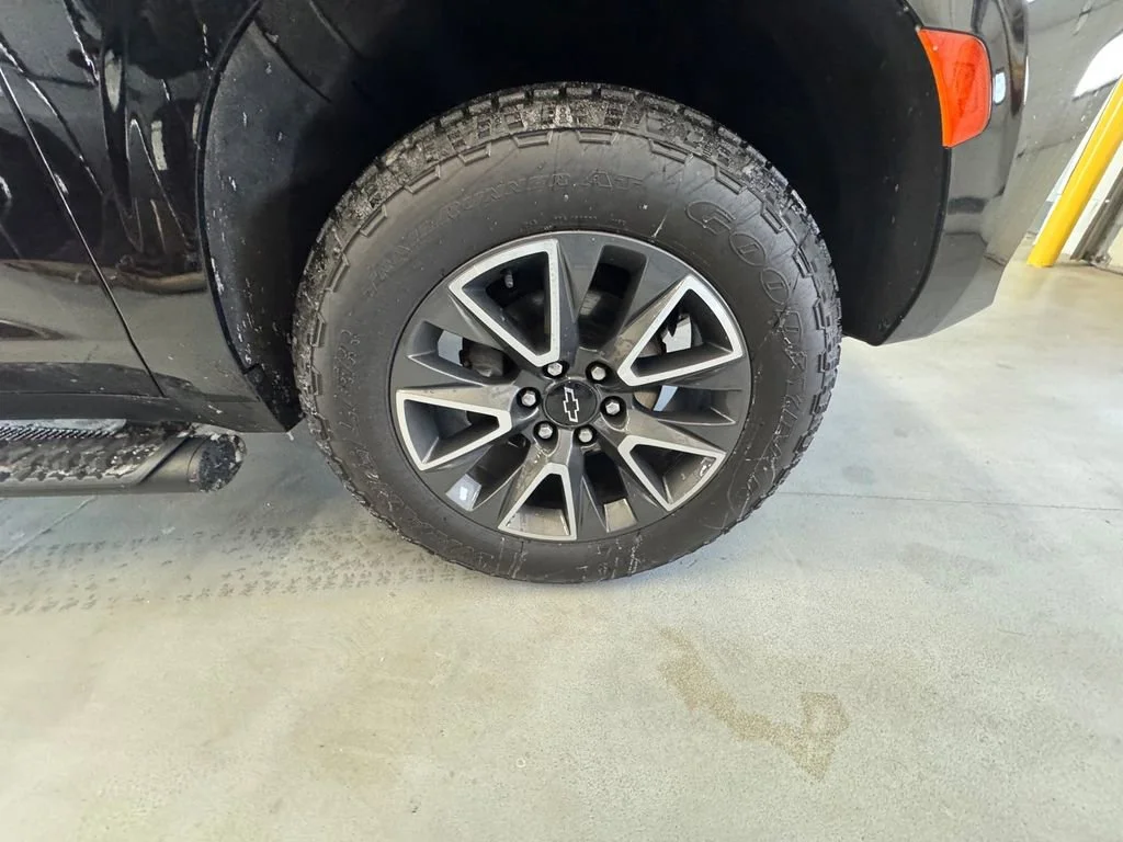 2023 Chevrolet Suburban Z71 - Photo 9