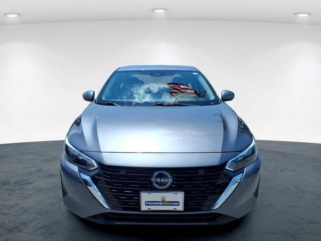 Used 2025 Gray Nissan SV image 4