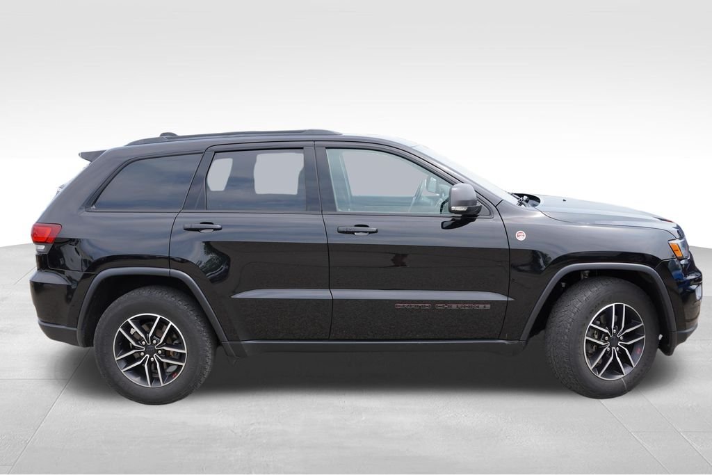 Used 2020 Diamond Black Crystal Pearlcoat Jeep Trailhawk image 2