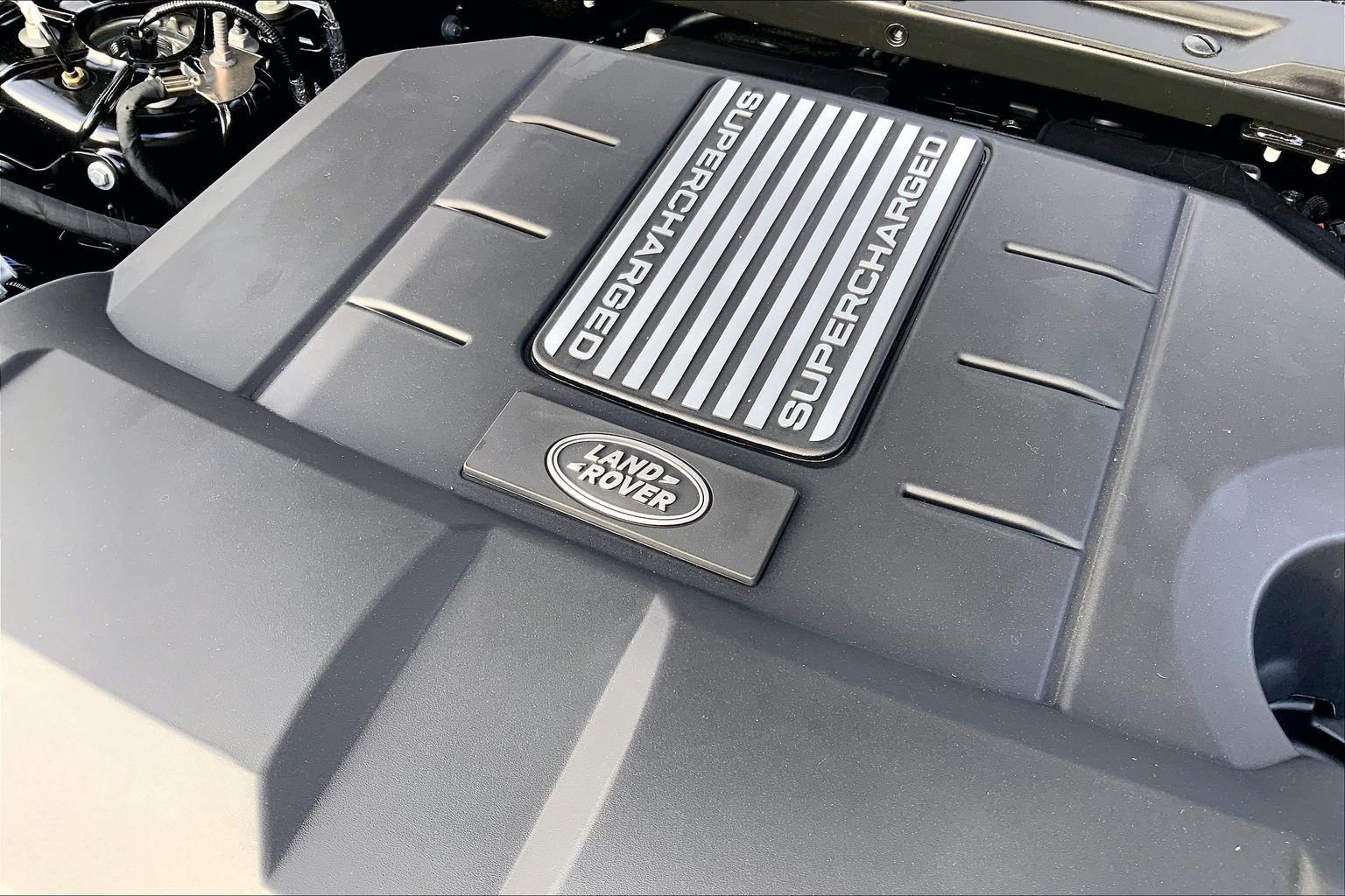 New 2026 Santorini Black Land Rover V8 image 17