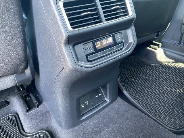 Used 2024 Gray Volkswagen 2.0T SE w/Technology image 18