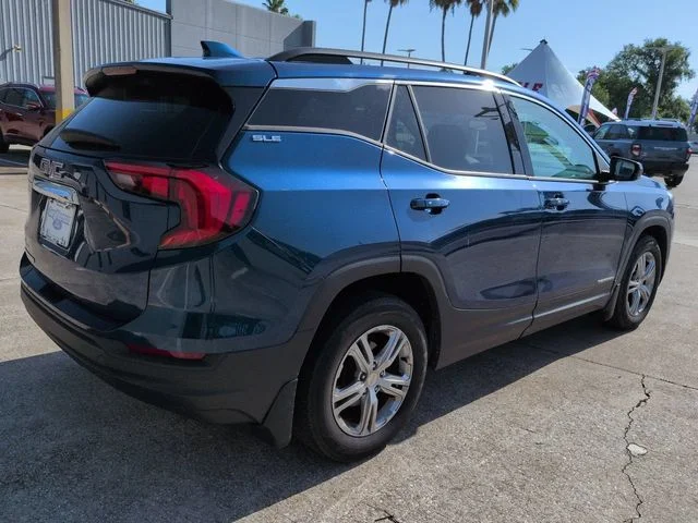 Used 2020 Blue GMC SLE image 4