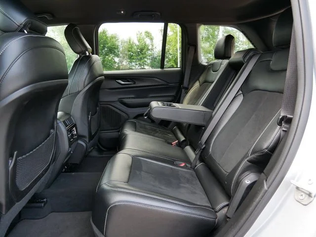 Used 2024 Silver Jeep Altitude image 11